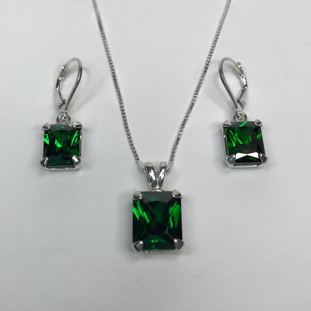 Gorgeous 13ctw Emerald Cut Emerald Pendant Necklace and Earring Set